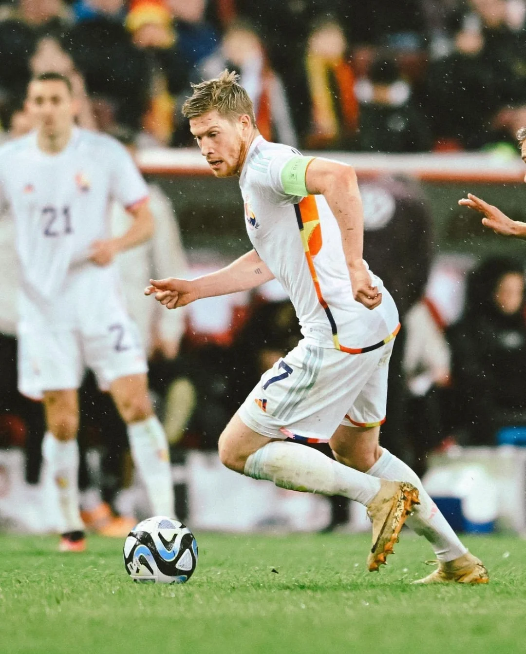 德布劳内迎来二十赛季高光表现，德国队球迷沸腾！的简单介绍