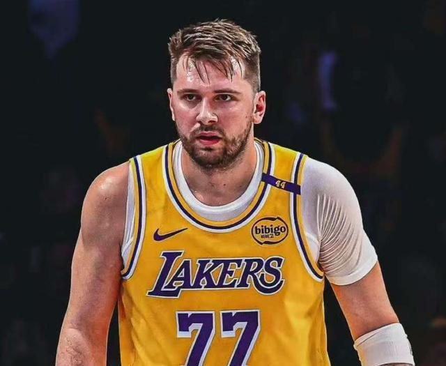 东契奇回归赛场，问鼎冠军首场状态亮眼，湖人观众沸腾！