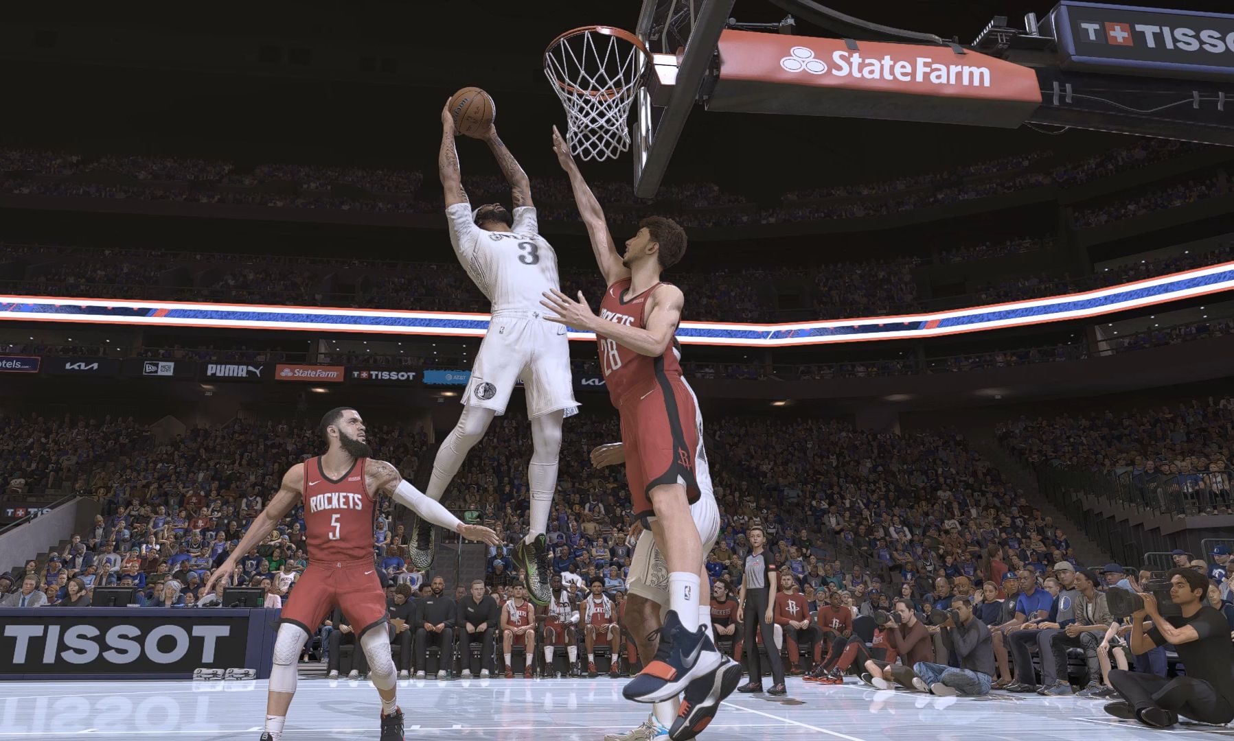 浓眉哥在皇家马德里比赛中绝杀，突破纪录引发热议！