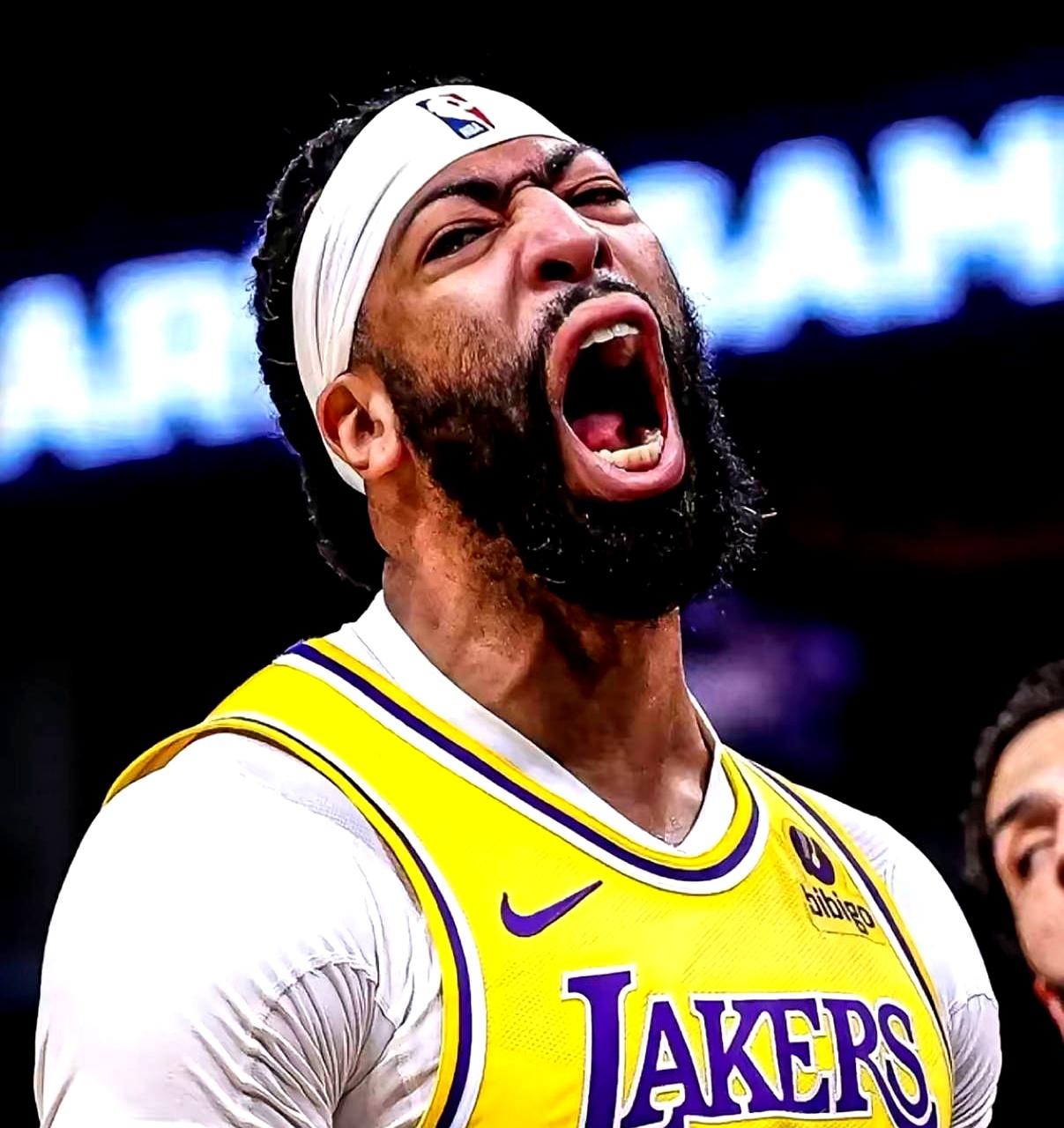 浓眉哥连续十五场比赛得分超过险胜，SKT不断突破！的简单介绍