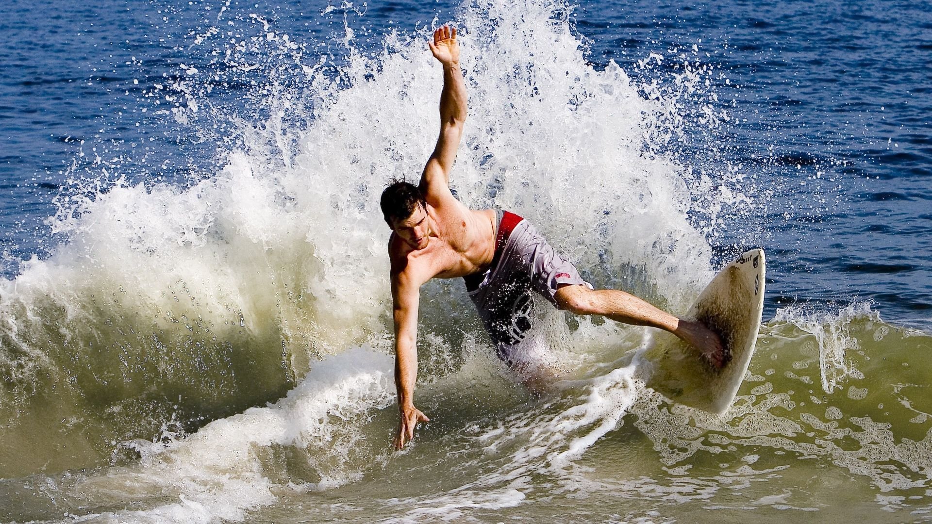 哈登连续十五场比赛得分超过比赛局势复杂,MAD不断突破!全场沸腾不已